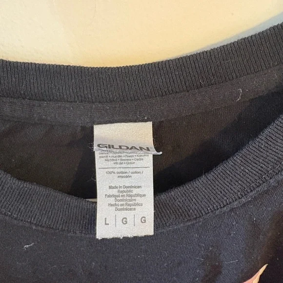 Gildan Black Short Sleeve Tee with Graphic Design - Picture 3 of 3